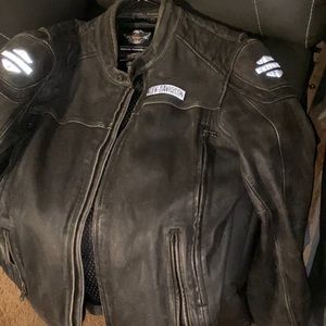 Men’s Harley Davidson Leather Jacket. Size 2XL. Like new. Vintage color